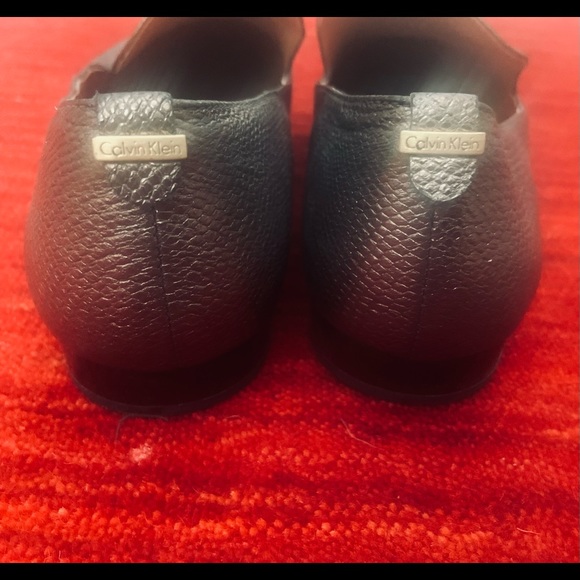 Calvin Klein Gold Lizard Pointed Flats - Picture 3 of 7